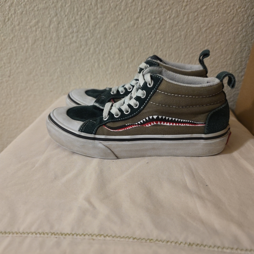 Vans Kids Sneakers in Black and Gray